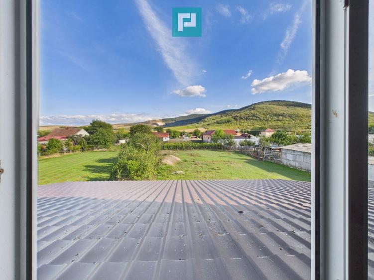 Casă cu panoramă spre dealurile Șiriei