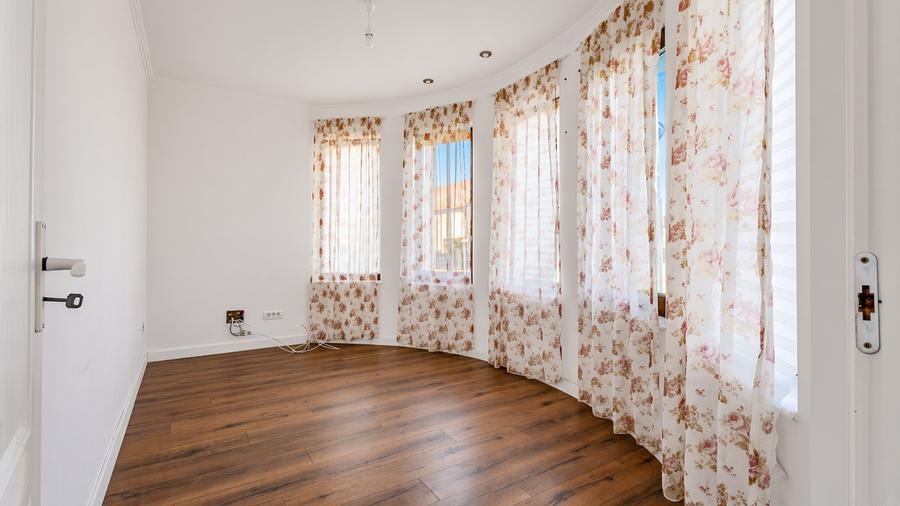 Casă spațioasă în Dumbrăvița | 260 mp utili | Teren 930 mp