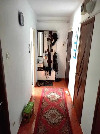 Apartament cu 2 camere, etaj 3/4, zona Podu Ros