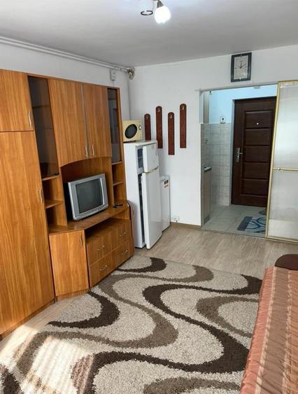 Garsoniera 22 mp, mobilată și utilată, etaj 2, zona Bulevardul Muncii