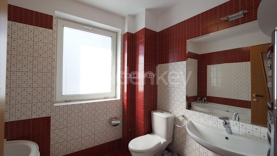Vilă cu 7 camere, 5 bai | gradina 350mp, 2 garaje - 12