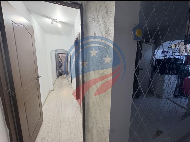 Apartament 3 camere decomandat Craiovita Noua-Scoala nr. 33