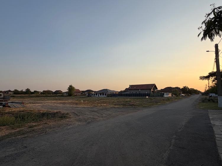 PROPRIETAR VÂND PARCELE TEREN INTRAVILAN SĂCĂLAZ CENTRU  DE LA 500 MP