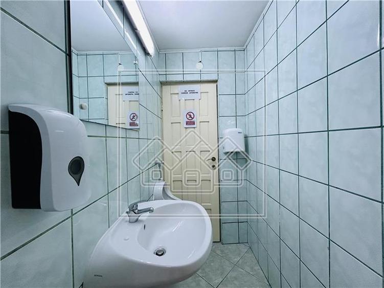 Spatiu comercial, 876 mp utili,  10 parcari, Piata Cluj