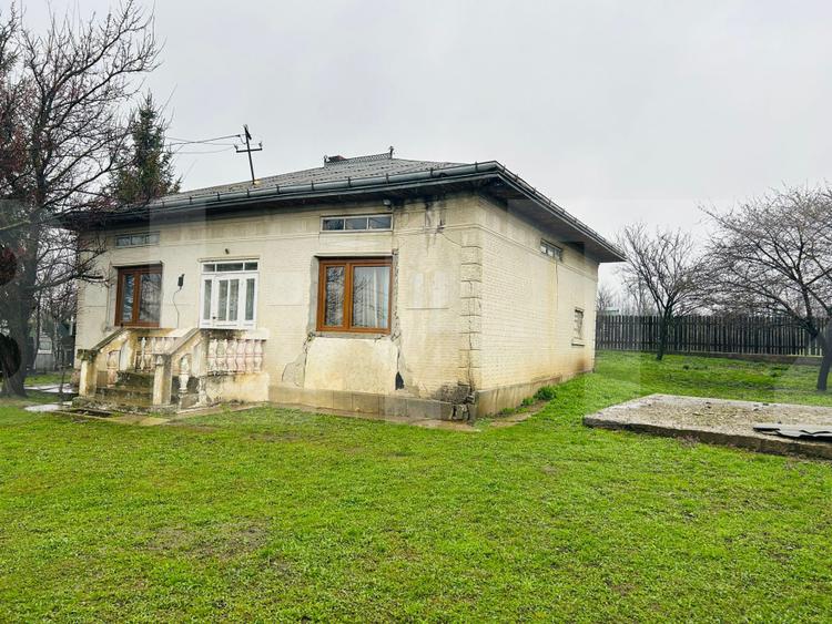 Casă din chirpici, cu teren 1900 mp - Calinesti
