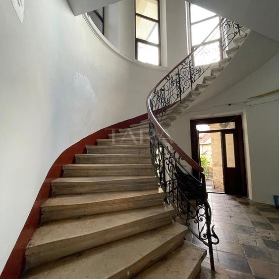 EXCLUSIVITATE. Apartament interbelic. Confort și eleganță. UMF
