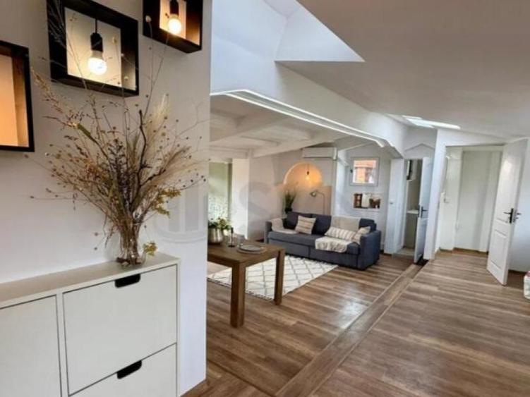 Vand apartament 4 camere deosebit in zona Iancu Nicolae Pipera.