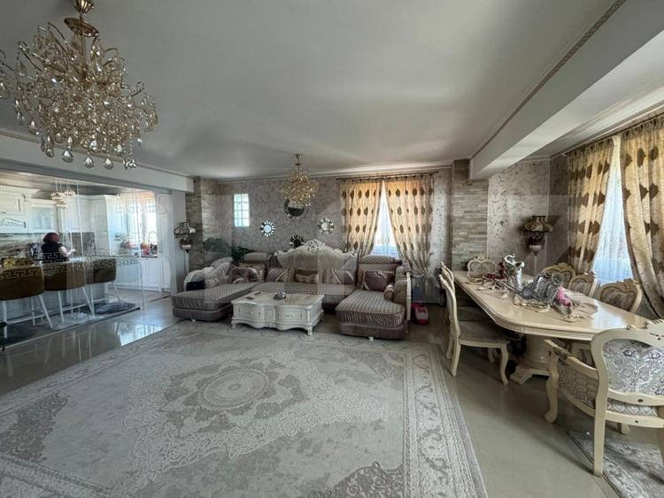 Penthouse ,4 camere , 177 mp , zona centrala ,Radauti