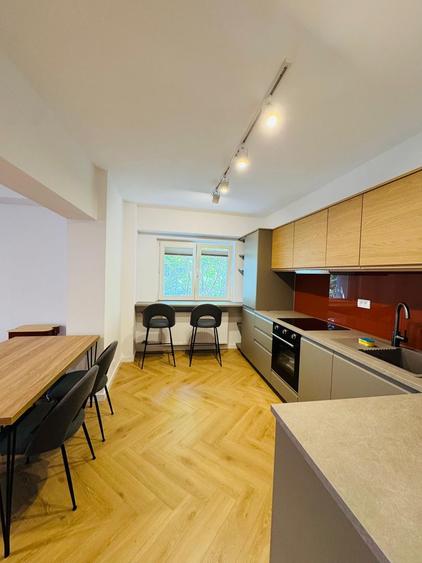 Apartament 3 camere Victoriei / Renovat complet / Metrou