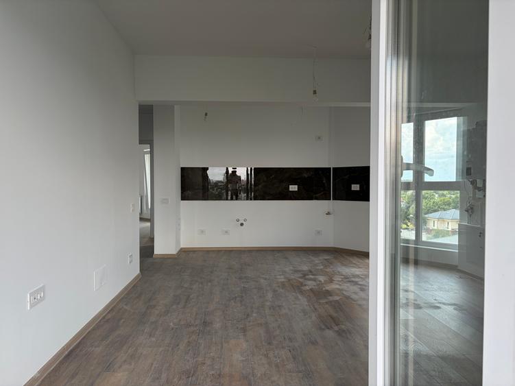Apartament 3 camere,2 bai,centrala proprie,mutare imediata,TVA inclus in pret!