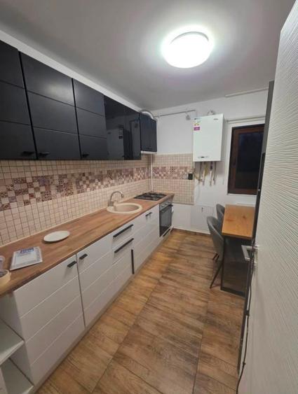 Apartament cu 2 camere decomandat, zona Platou Galata