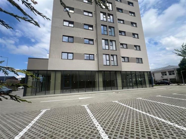 Spațiu comercial modern 155 mp, la cheie, cu două intrări – Bac&#
