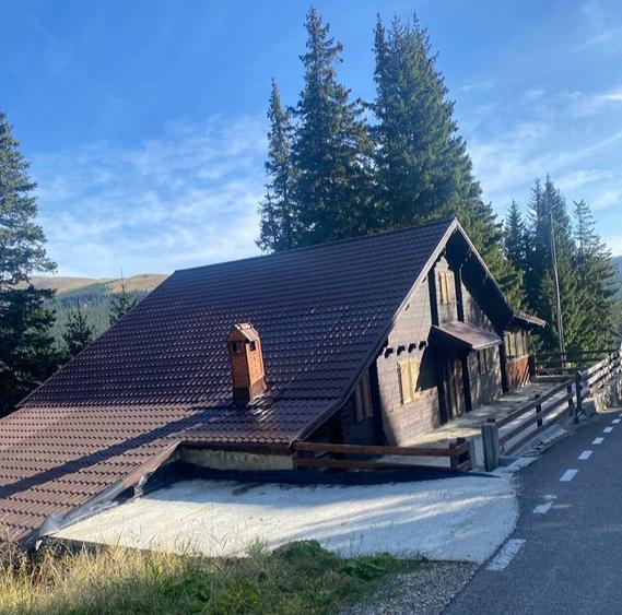 Vanzare vila noua mare (sau pensiune) la munte langa partia schi statiunea Ranca