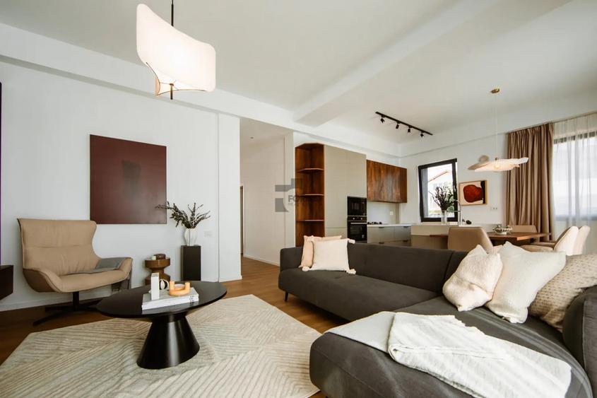 VILĂ 5 CAMERE  - Teren 350 mp | Panouri solare | Tunari