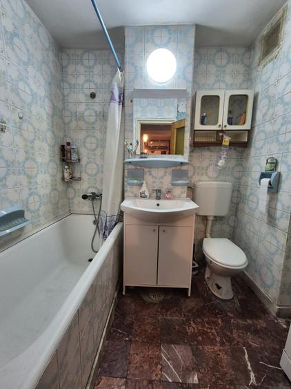 Apartament 3 camere de vânzare – Zona Centrală, decomandat