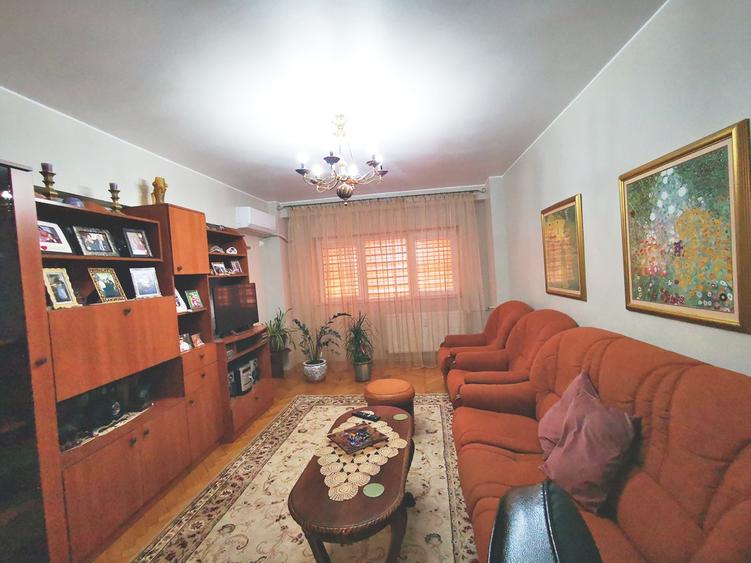 Vanzare 4 cam modern,complet renovat 100 mp, boxa si parcare ADP zona Parlament