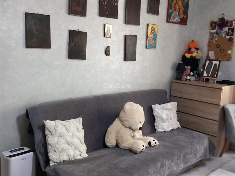 Apartament 3 camere, decomandat, - - 5