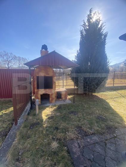Casă de vânzare, cu 6 camere, 300 mp, spațioasă, în Câmpulung Moldovenesc