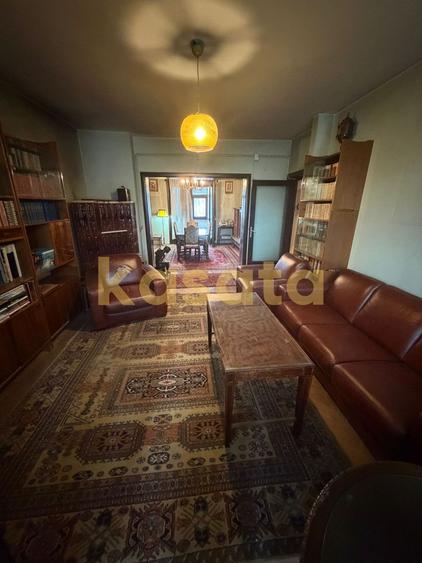 Apartament de vânzare | Ultracentral | 3 camere | Garaj | Boxă