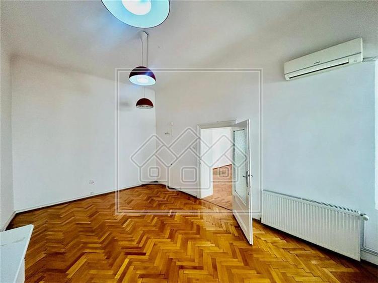 Spatiu comercial de inchiriat - 600 mp, Centrul Istoric - Sibiu