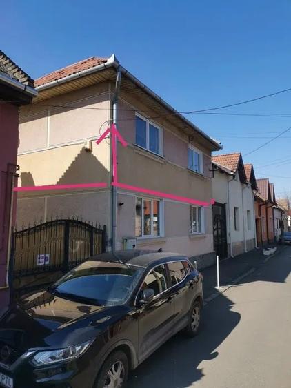 De vanzare casa curte comuna la etaj 5 camera sup.128mp + 1 familie zona Piata A
