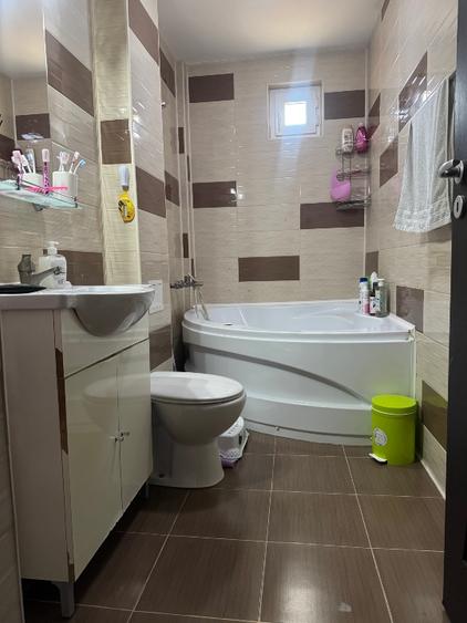 Apartament 3 camere de vanzare