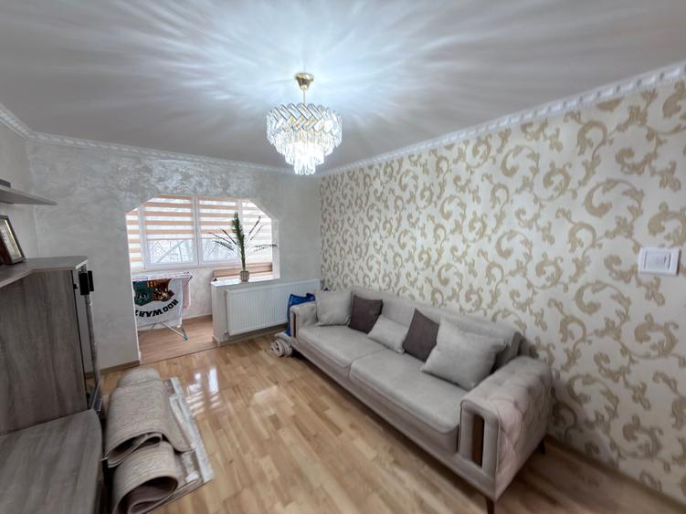 Apartament 3 camere la strada complet renovat