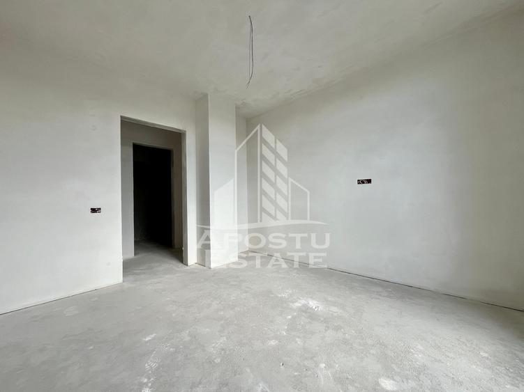 Penthouse cu 3 camere, 2 bai, terasa 104 mp, zona Torontalului