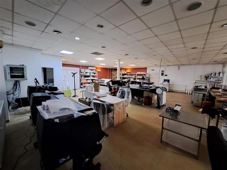 Spatiu pentru birouri, 190 mp utili, situat in Baciu!