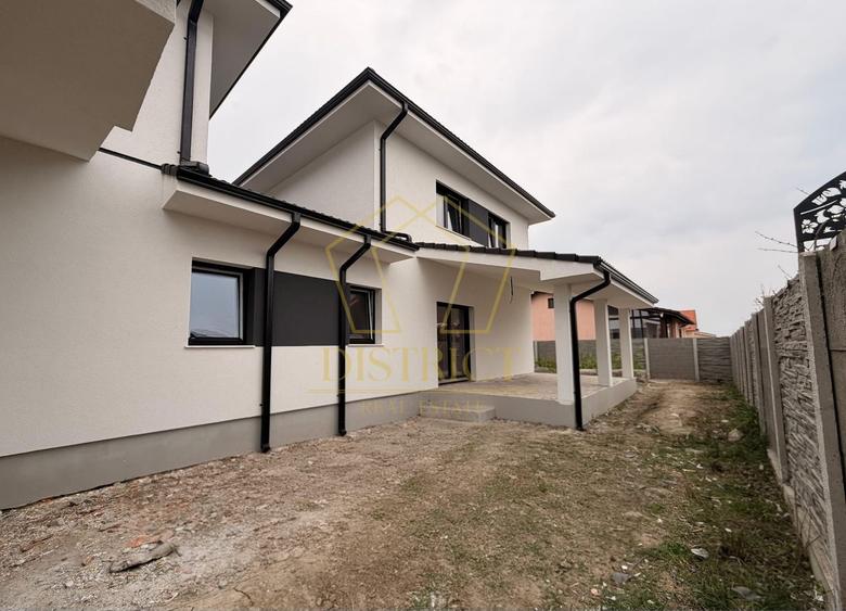 Duplex cu 5 camere, despărțit prin camera tehnica, la asfalt | Mosnita Veche