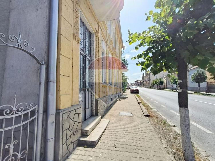 VÂNZARE - CLĂDIRE INTERBELICĂ, CENTRU SIRET