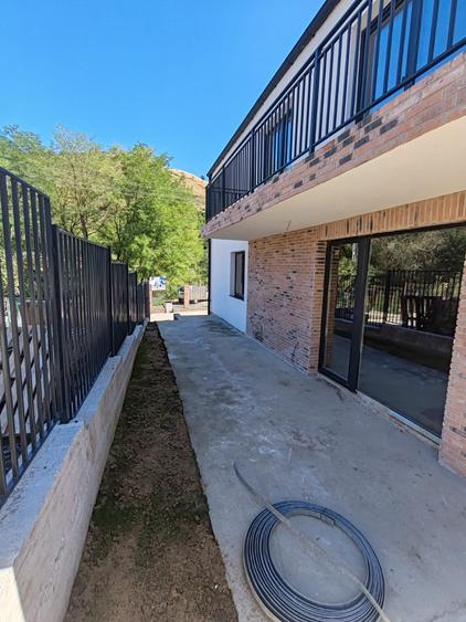 Casa individuala, semifinsata, zona Tautiului