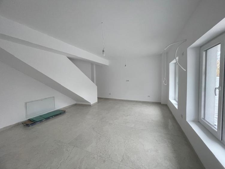 Casă modernă, 120 mp, |Curte proprie 60mp | Terasa 30 mp | Metrou 1 Decembrie