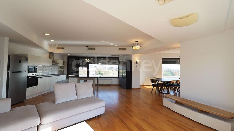 Apartament cu 4 camere si vedere spre parc | 78mp terasa