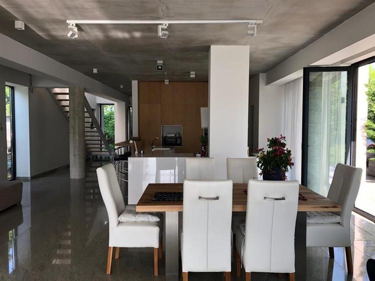 VANZARE VILA LUX individuala 6 camere EROU IANCU NICOLAE JOLIE VILLE BANEASA