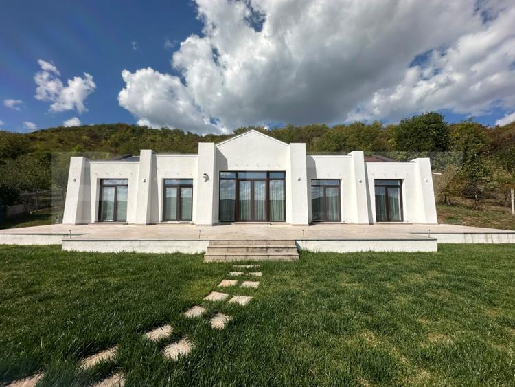 Casa 140.86 mp, teren 2100 mp, zona Viisoara