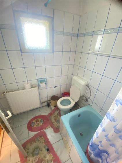 Apart la casa Bogdanestilor curte acces cu masina centrala proprie