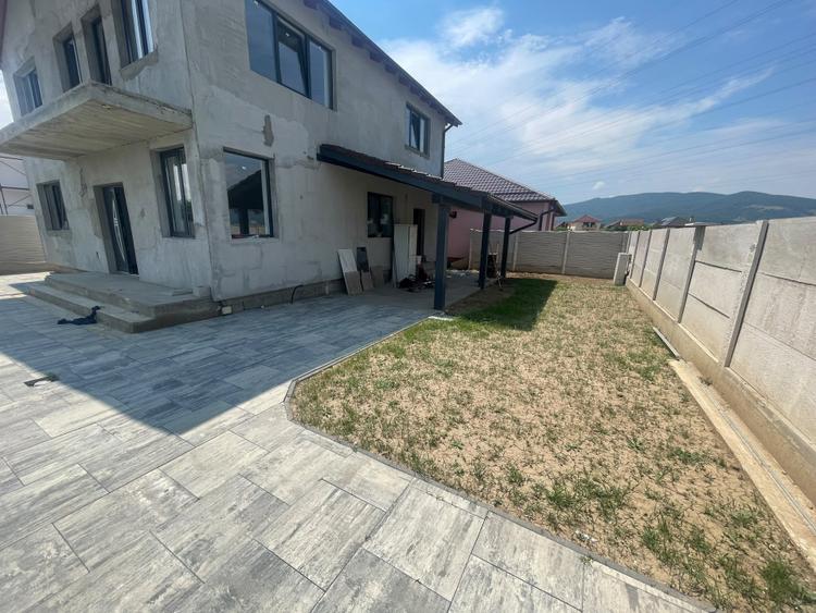 CASĂ SEMIFINISATĂ | 200 MP UTILI | 500 MP TEREN | ZONA BĂRĂBANȚ