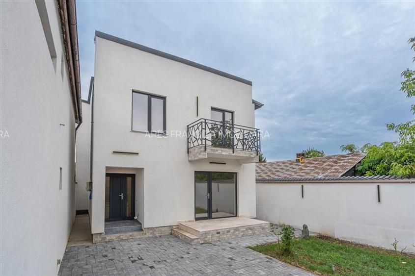 VILA  VOLUNTARI,4 CAMERE,3 BAI,154 MP,TEREN 193 MP - 4