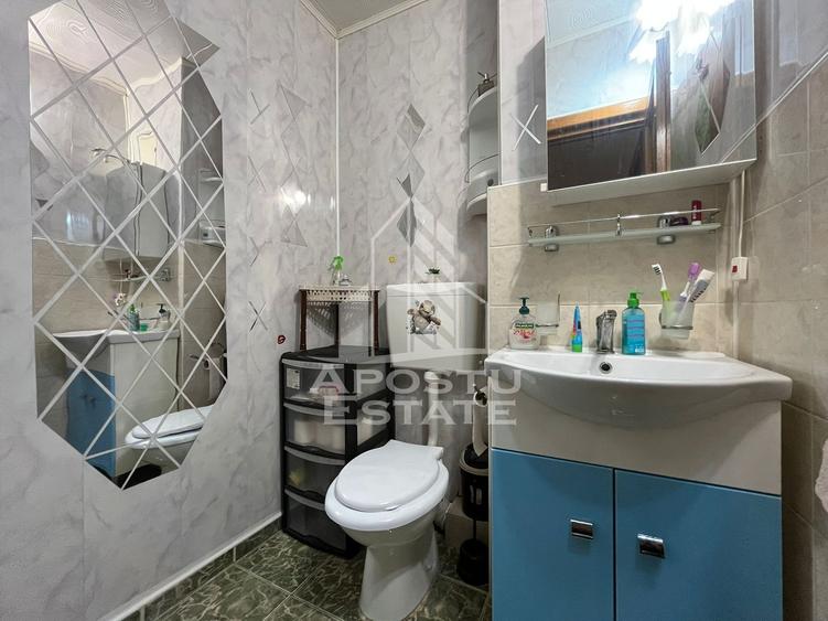 Apartament cu 3 camere, decomandat, 2 bai , 2 balcoane,zona Soarelui