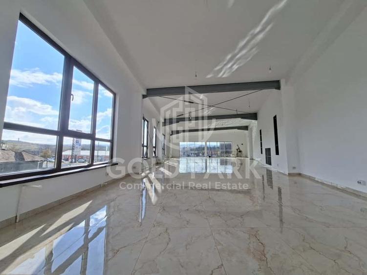 SHOWROOM - Expunere si Vitrina Mare  la Bulevard -Principal- Parcari