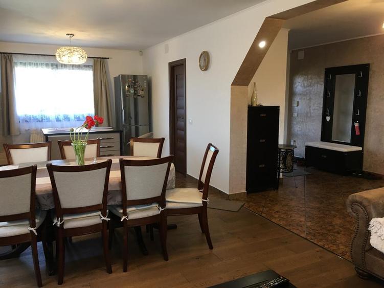 Vand casa tip vila P+E cu 4 cam.