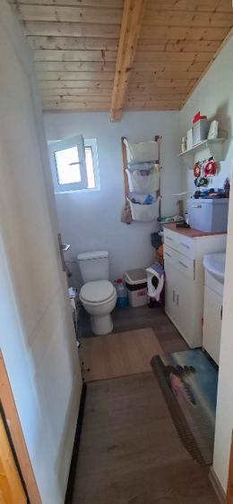 Vand cabana cu teren 660 m².