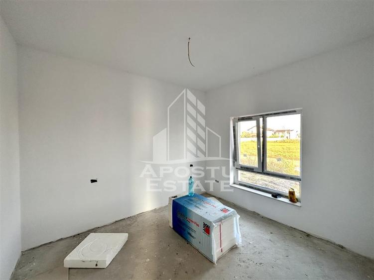 Jumatate de duplex cu 5 camere de vanzare, despartit, Dumbravita