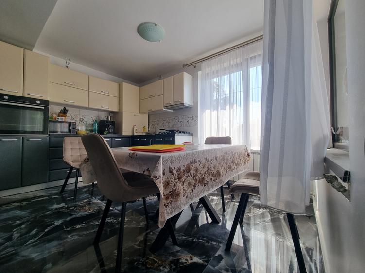Vilă deosebită- 8 camere- Cartierul CFR Bacău- destinații multiple