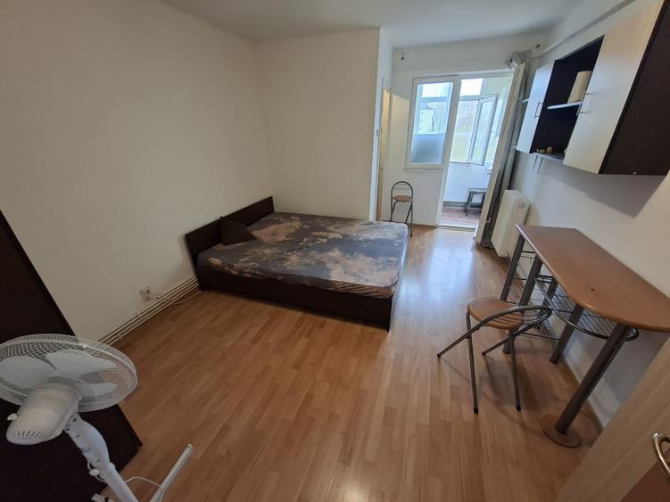 Garsoniera, etajul 2/4, zona Alexandru cel Bun