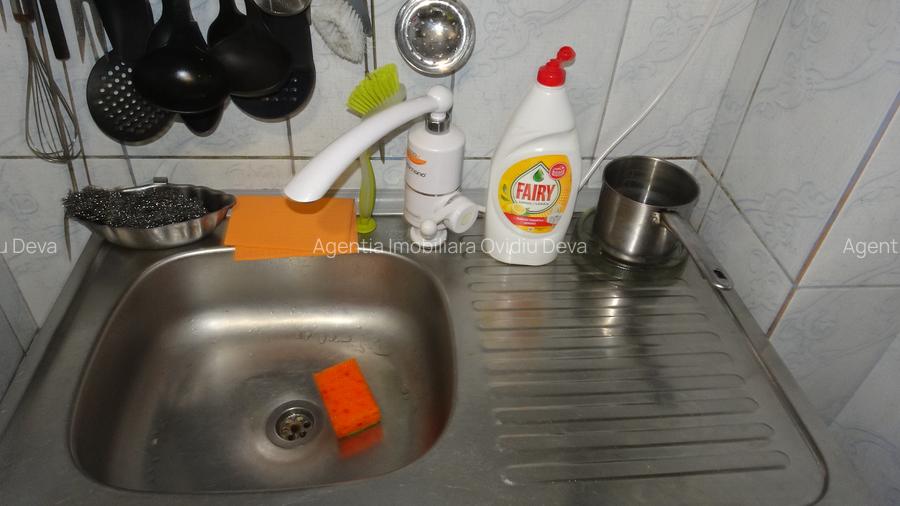 Vand apartament 2 camere decomandat in Deva, zona Micro 15, etaj 6, - 8