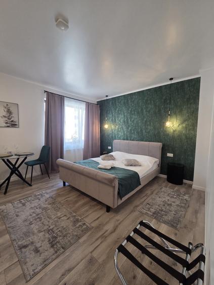 STUDIO | PENINSULA | AFACERE LA CHEIE
