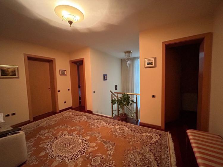 Casa individuala, 6 camere, 300 mp, 1100 mp teren, Prof Ioan Rus