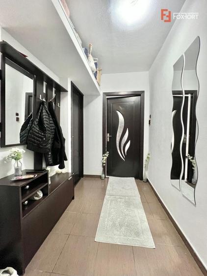 Apartament cu 3 camere, etaj 4 de vanzare, zona Spitalul Judetean